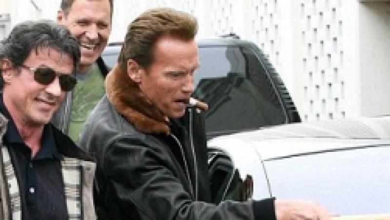 VIDEO! Arnold Schwarzenegger i-a spalat masina lui Sylvester Stallone!