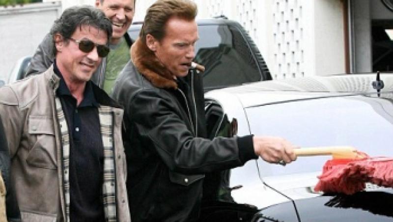 VIDEO! Arnold Schwarzenegger i-a spalat masina lui Sylvester Stallone!