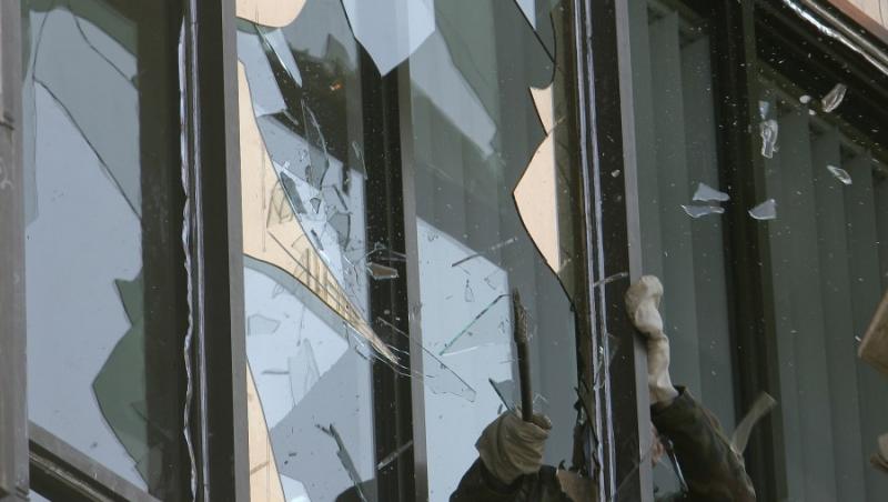 Timisoara: Hotii de termopane au furat 900 de geamuri si usi de la un spital