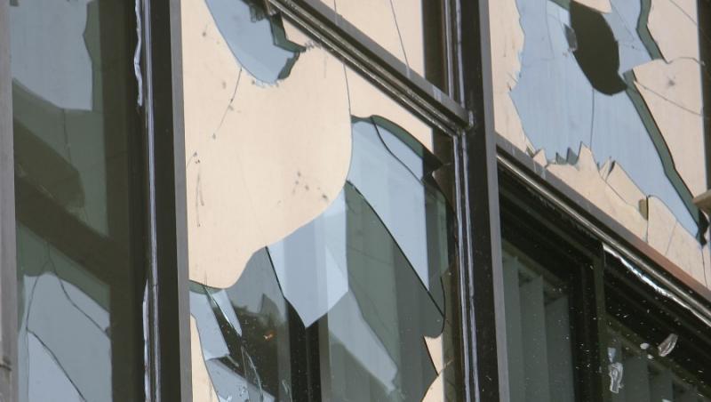Timisoara: Hotii de termopane au furat 900 de geamuri si usi de la un spital