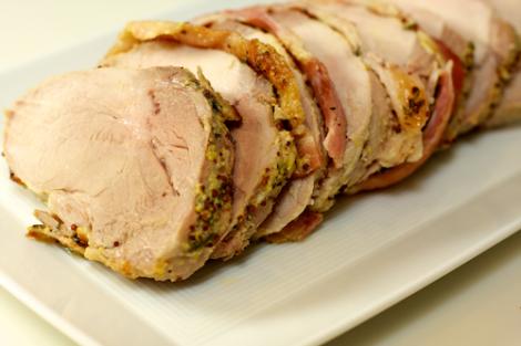 VIDEO! Reteta: muschi de porc in bacon si cartofi cu rozmarin