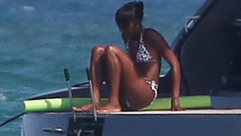 FOTO! Naomi Campbell, in costum de baie la 40 de ani!