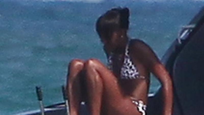 FOTO! Naomi Campbell, in costum de baie la 40 de ani!