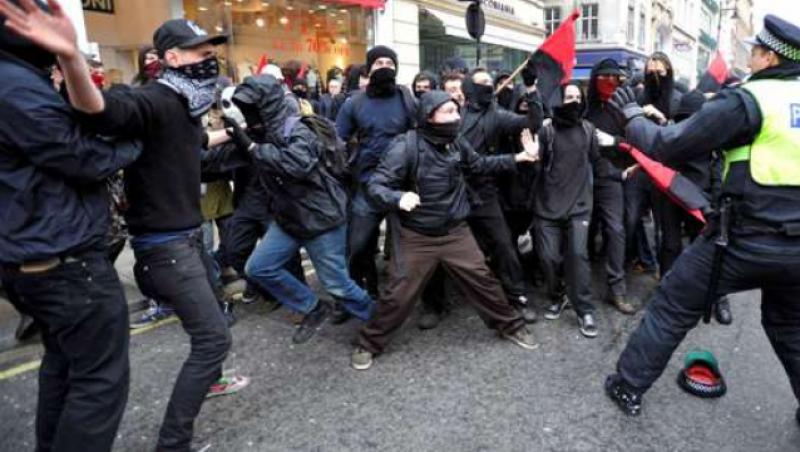 Londra: 200 de arestari si 66 de raniti in urma protestelor violente