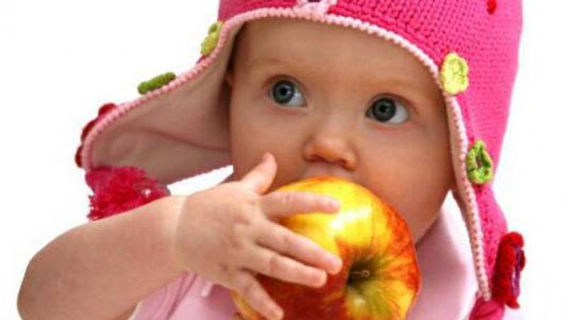 Diversificarea alimentatiei il ajuta pe bebelus sa vorbeasca