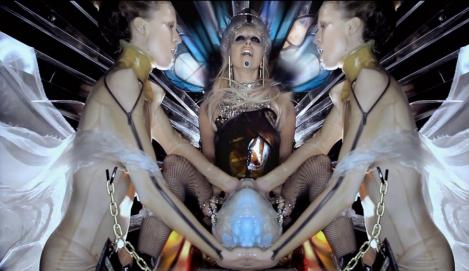 VIDEO! Lady Gaga a debutat in lumea modei