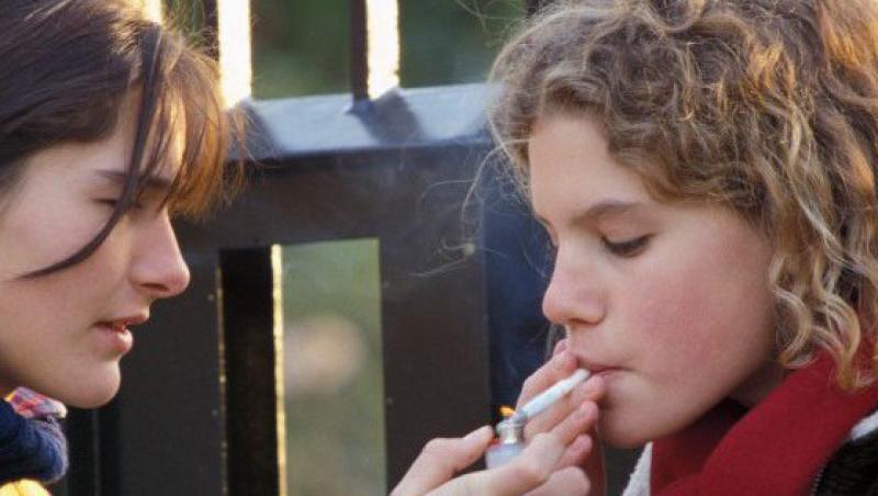 Studiu: Consumul de marijuana dubleaza riscul de psihoza la adolescenti