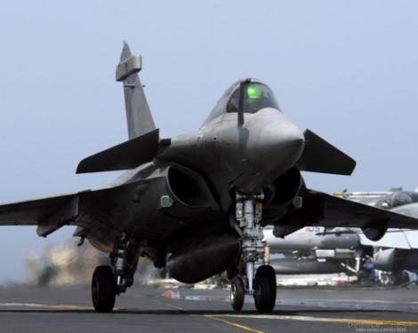 EUobserver: Franta isi promoveaza avioanele de lupta Rafale cu ajutorul conflictului din Libia
