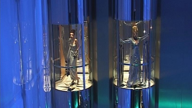 FOTO & VIDEO! Catalin Botezatu, prezentare de moda in lifturile din Dubai