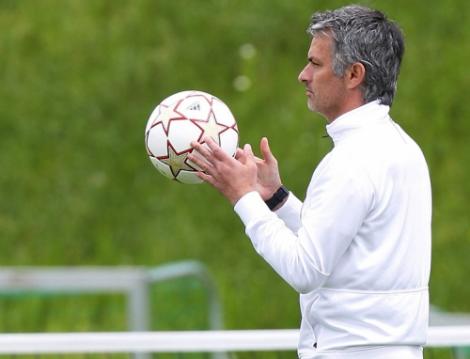 Jose Mourinho la un pas sa fie injunghiat!