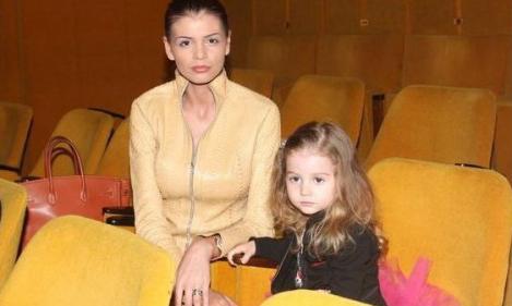UPDATE! Irina Columbeanu: Mami ma bate si nu ma iubeste!
