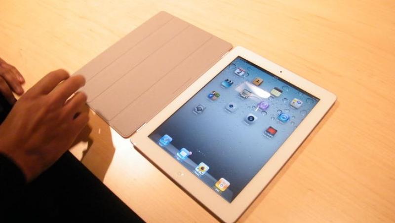 Apple da 100 dolari inapoi celor care si-au luat de curand iPad