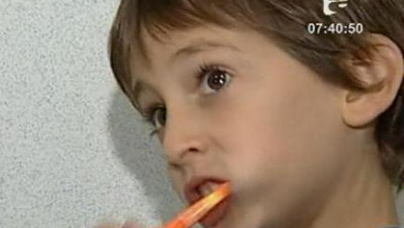 VIDEO! Consumul de dulciuri, cauza problemelor dentare la copii