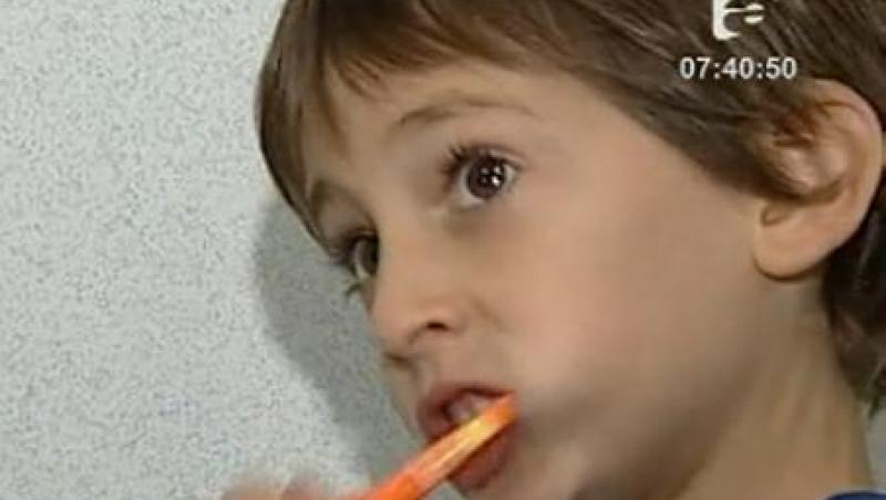 VIDEO! Consumul de dulciuri, cauza problemelor dentare la copii