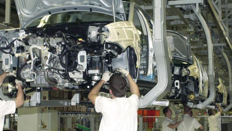 HR: Industria auto face anul acesta cele mai multe angajari, peste 7.000