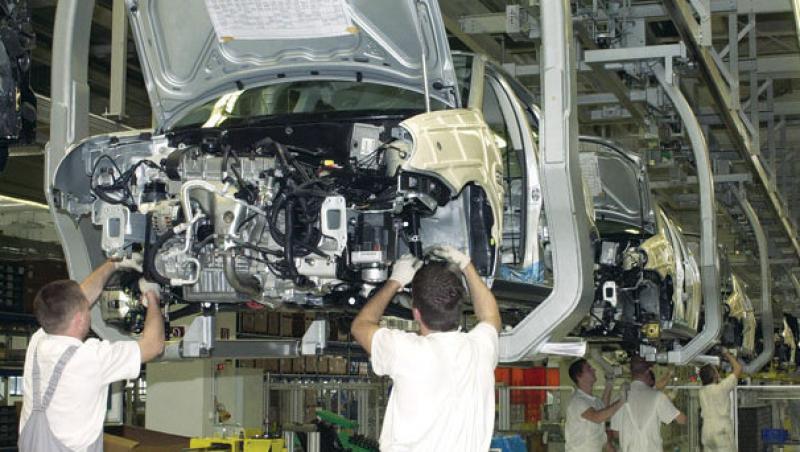 HR: Industria auto face anul acesta cele mai multe angajari, peste 7.000