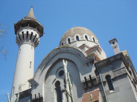 Un grup de turisti a fost inchis din greseala in moscheea Carol I