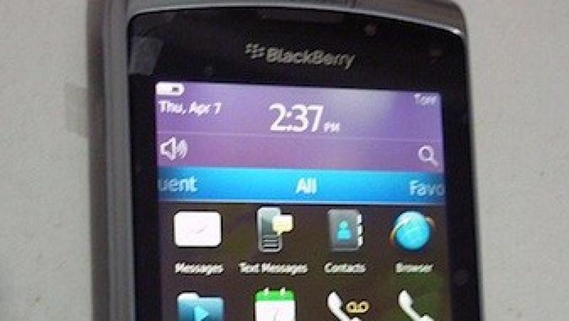 BlackBerry va lansa Torch 2 - touchscreen si slider