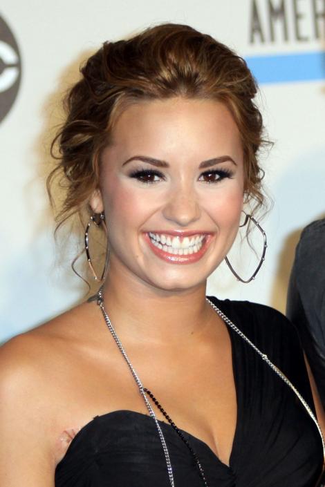 Demi Lovato face marturisiri legate de mancatul nesanatos