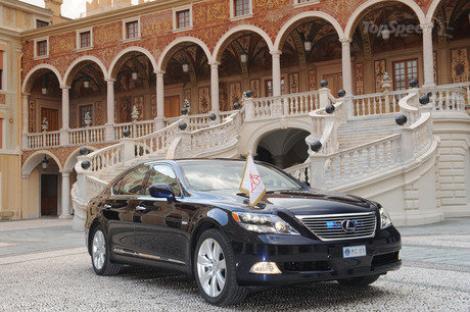 Albert de Monaco se duce cu un motor hibrid la "nunta secolului"