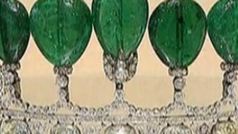 VIDEO! Diadema de peste 5 milioane de dolari, cu smaralde si diamante, scoasa la licitatie