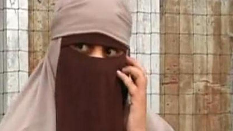 Franta a interzis femeilor musulmane sa mai poarte 