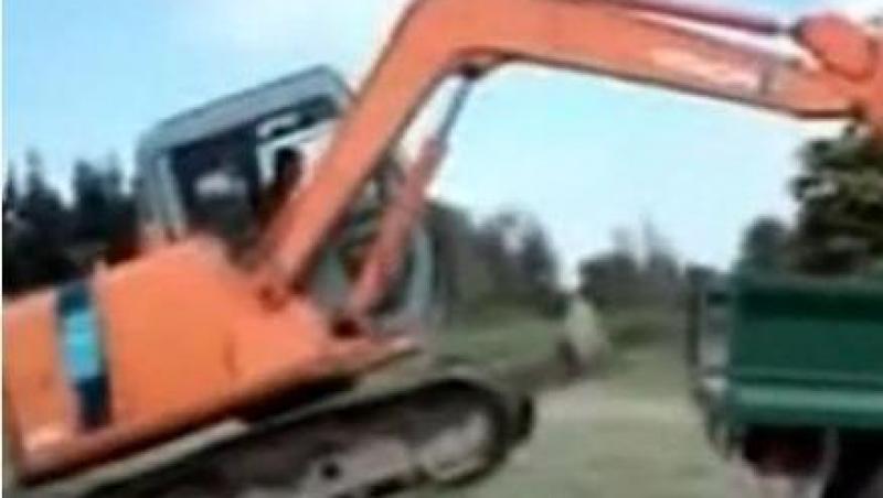 VIDEO! Acrobatii cu escavatorul