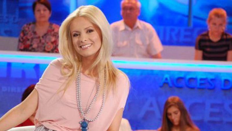 Simona Gherghe a implinit noua ani de Antena 1! Colegii i-au fost aproape si i-au pregatit surprize