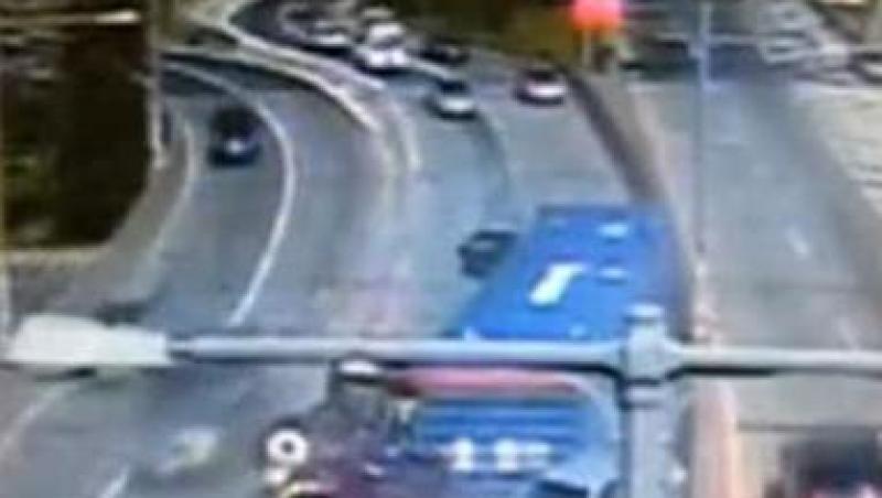 VIDEO! Accident spectaculos pe o autostrada din SUA