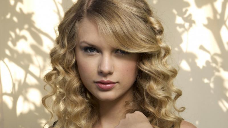 Taylor Swift, desemnata artista anului
