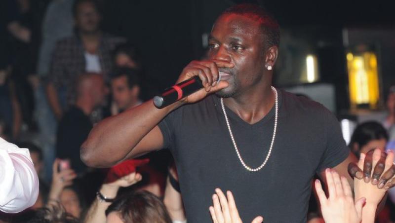 VIDEO! Akon si-a infuriat fanii indieni