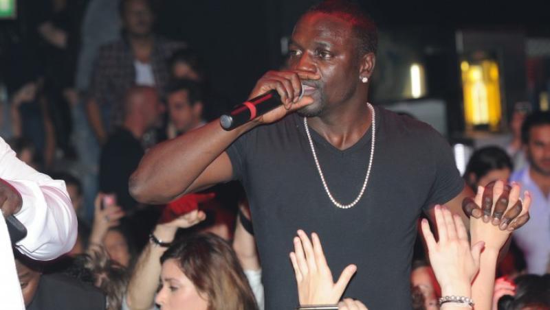 VIDEO! Akon si-a infuriat fanii indieni