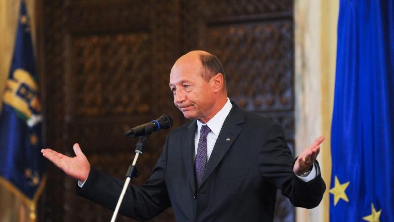 Basescu il ataca dur pe Blaga: PDL nu poate fi condus prin caprarie, n-are nevoie de un caporal