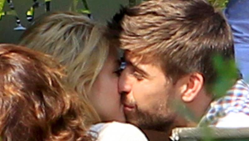 FOTO! Shakira si Pique, surprinsi sarutandu-se!