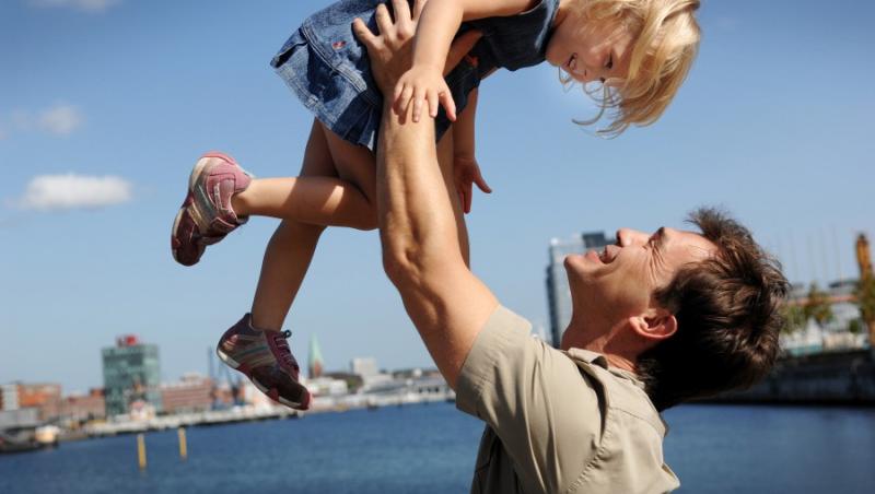 Emotiile tatalui influenteaza dezvoltarea copilului