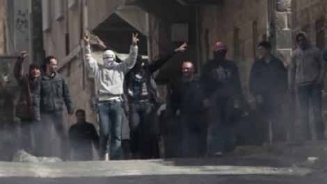 Siria sta pe un butoi cu pulbere. Noua oameni au fost ucisi in ciocnirile cu fortele de securitate