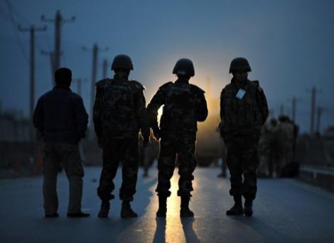 Atac impotriva unei tabere NATO la Kabul: 2 morti si trei raniti