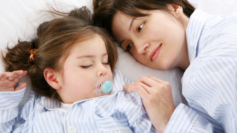 Cum obisnuiesti copilul sa doarma singur