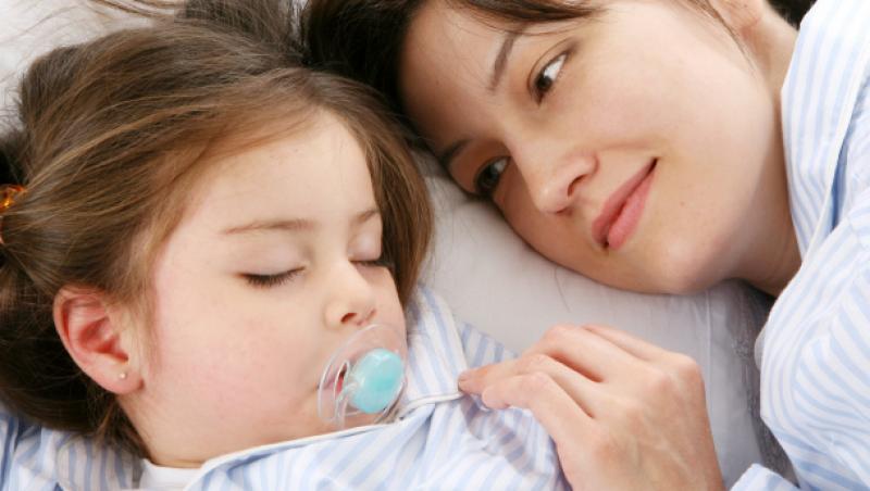 Cum obisnuiesti copilul sa doarma singur