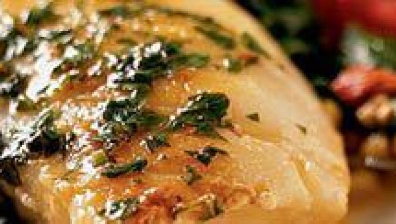 VIDEO! Reteta: Biban in crusta de cartofi cu sos mediteraneean