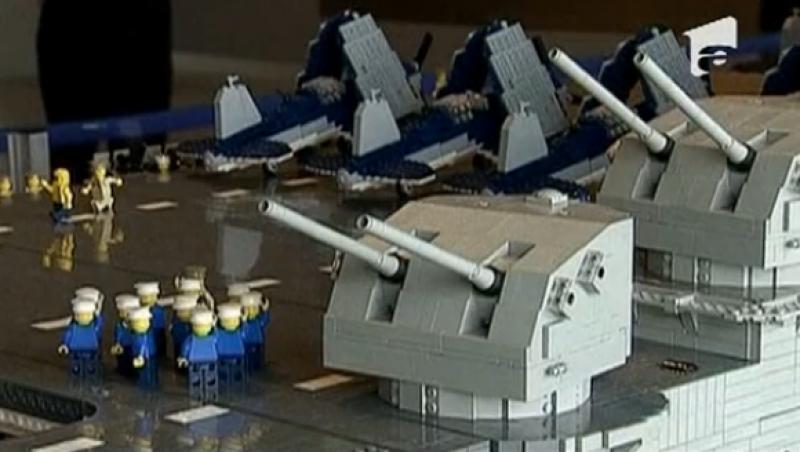 VIDEO! Portavion construit din piese Lego
