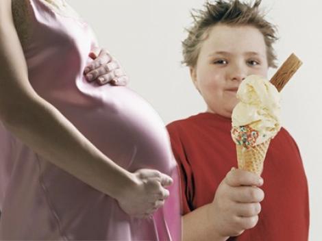 Obezitatea bebelusului este legata de alimentatia mamei