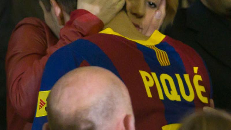Shakira si Pique s-au sarutat din nou in public