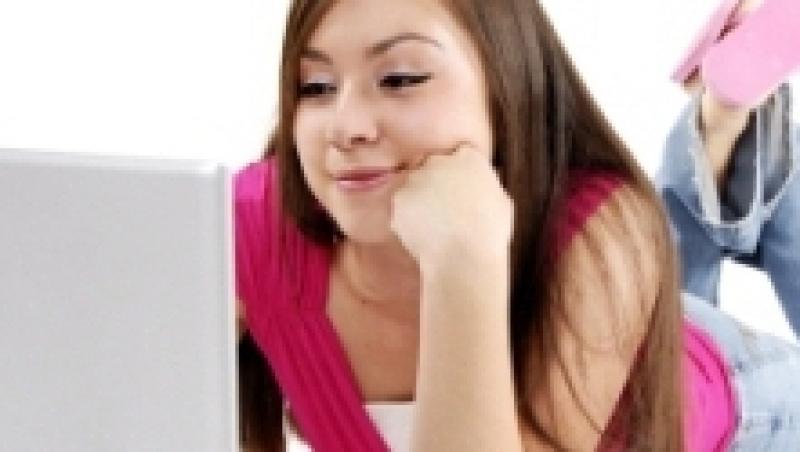 Studiu: Timpul petrecut in exces pe internet expune adolescentii la consumul de droguri
