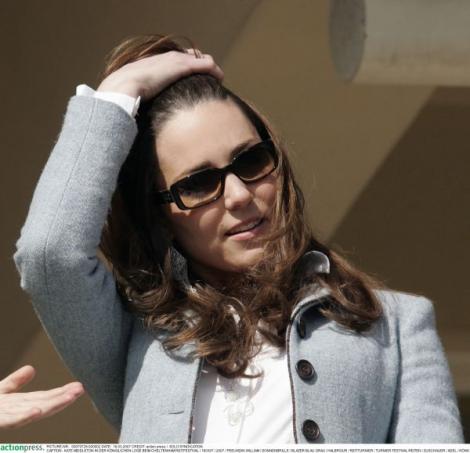 Kate Middleton se teme de coafura de mireasa!