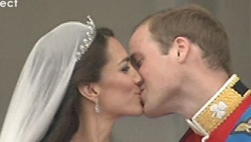 Printul William si mireasa lui s-au sarutat de trei ori!