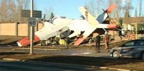 VIDEO! Canada: Avion prabusit in plina strada