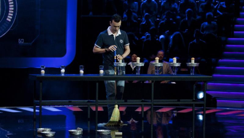 Cate 1.000.000 de baloane, becuri si role de hartie cumparate pentru 