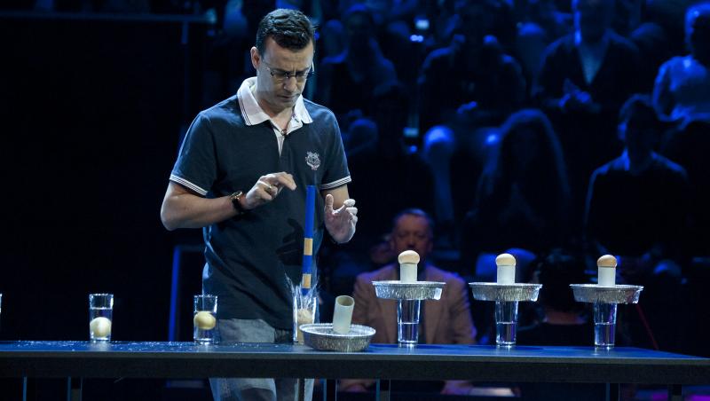 Cate 1.000.000 de baloane, becuri si role de hartie cumparate pentru 