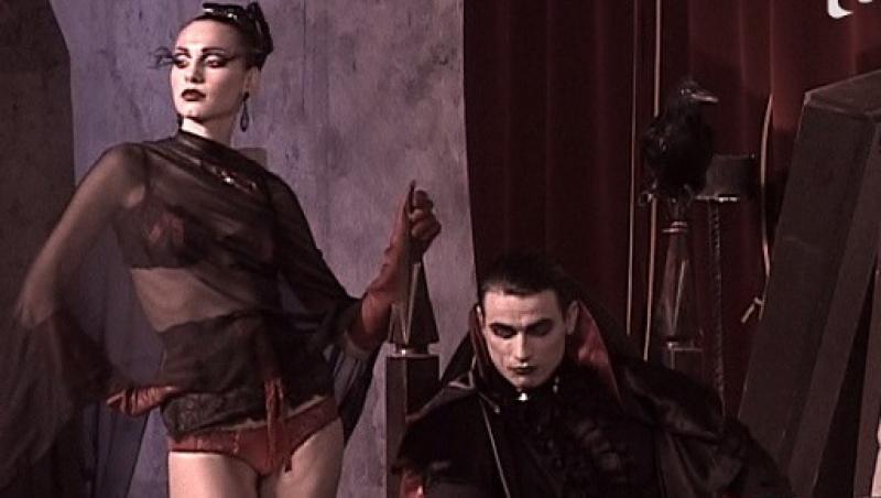 Vampiritele de la Next Top Model au bantuit castelul Huniazilor